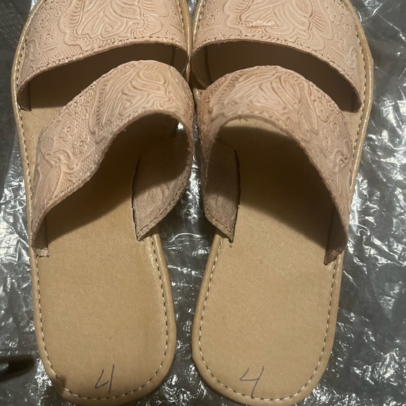 Santos Mexican beautiful hair size 7 in Mexico size 4 beautiful’s super nice - Picture 3 of 4